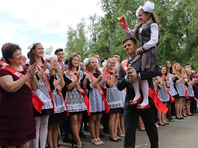 21 мая в школах Омской области прозвенит «Последний звонок»