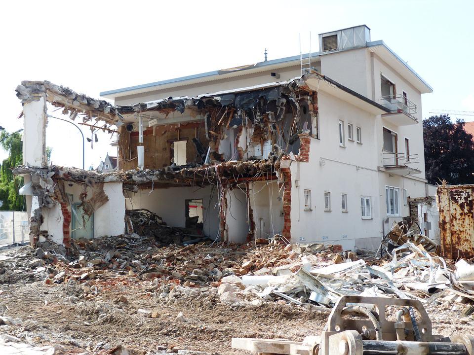 В Омской области приняли порядок реконструкции и сноса многоквартирных домов