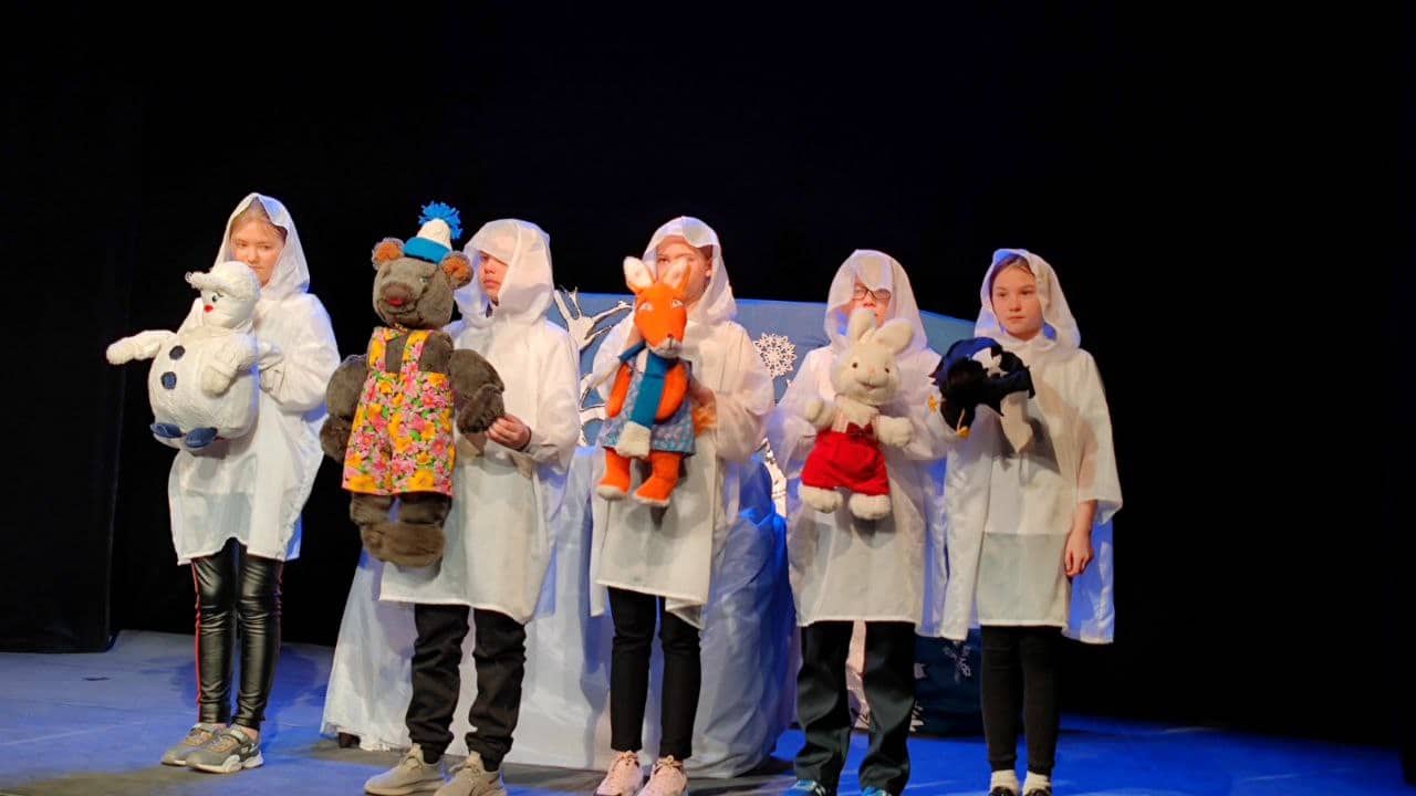 В Омском театре "Арлекин" свои спектакли показали детские коллективы