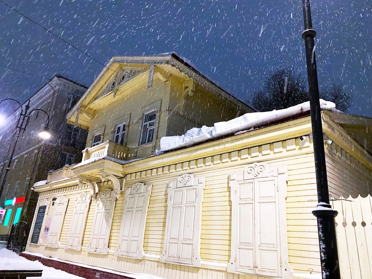 Подборка фотографий последних зимних снегопадов в Омске