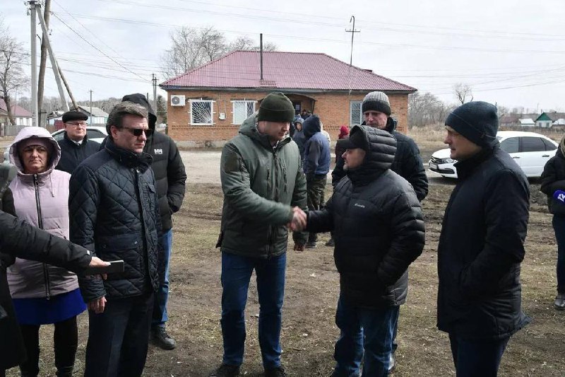 Виталий Хоценко проинспектировал строительство ФАПа в деревне Шереметьевка Омской области