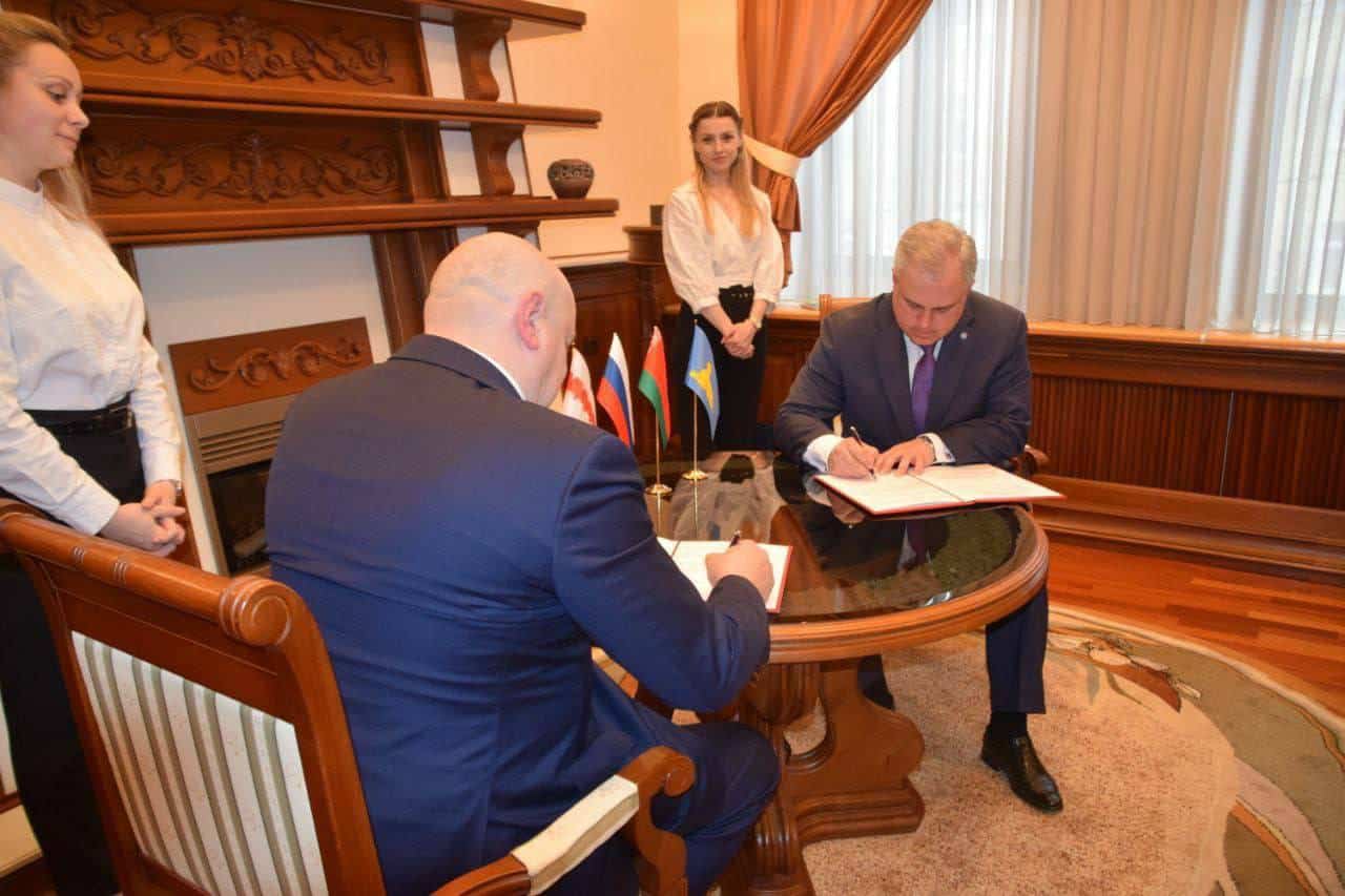 Подписано соглашение о побратимских отношениях Омска и Гомеля