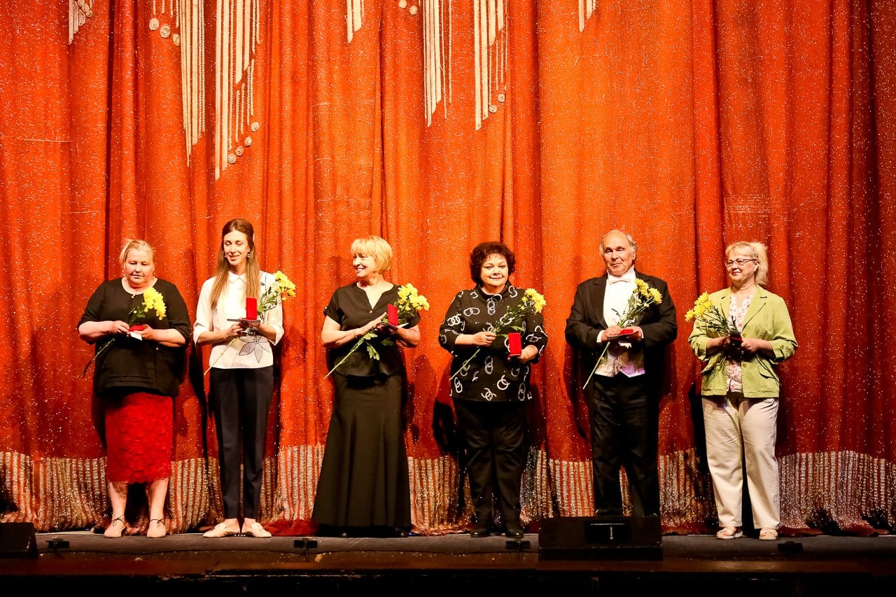 Омский музыкальный театр наградил своих сотрудников медалями