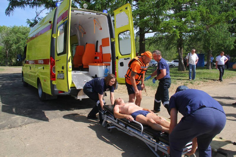 В Омске на Советском пляже прошли показательные учения