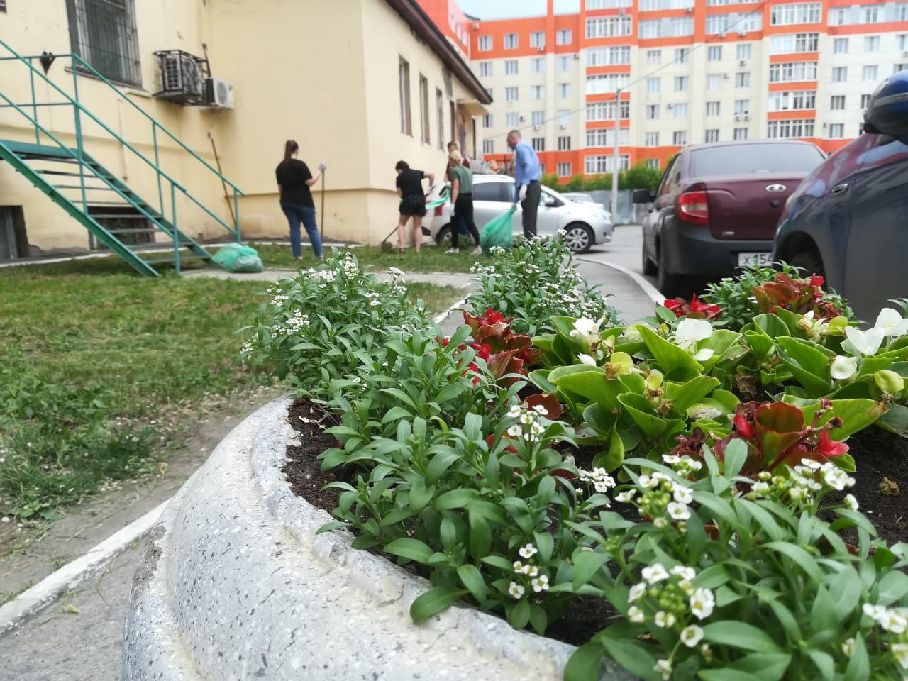 В рамках акции "чистый четверг" в Омске убрали 20 городских территорий