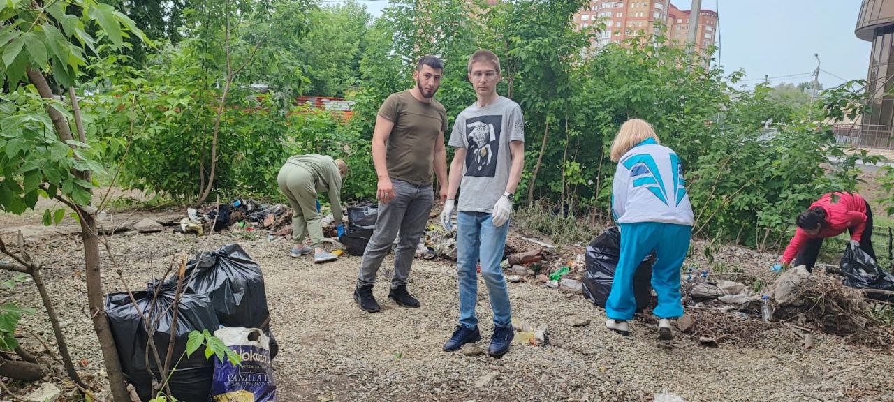 В рамках акции "чистый четверг" в Омске убрали 20 городских территорий