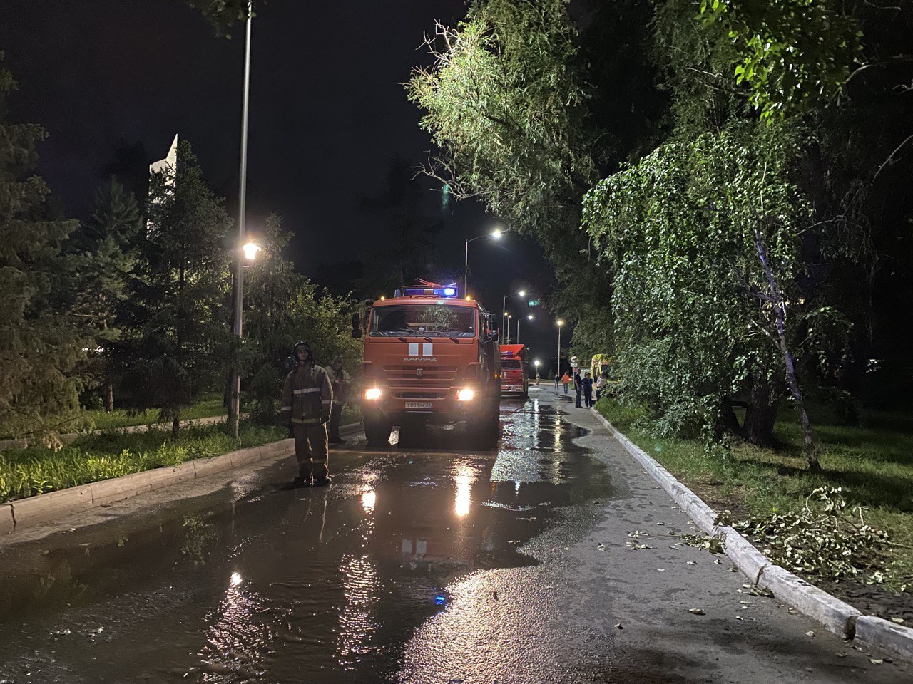 В Омске локализован пожар в жилом доме на Бульваре Победы