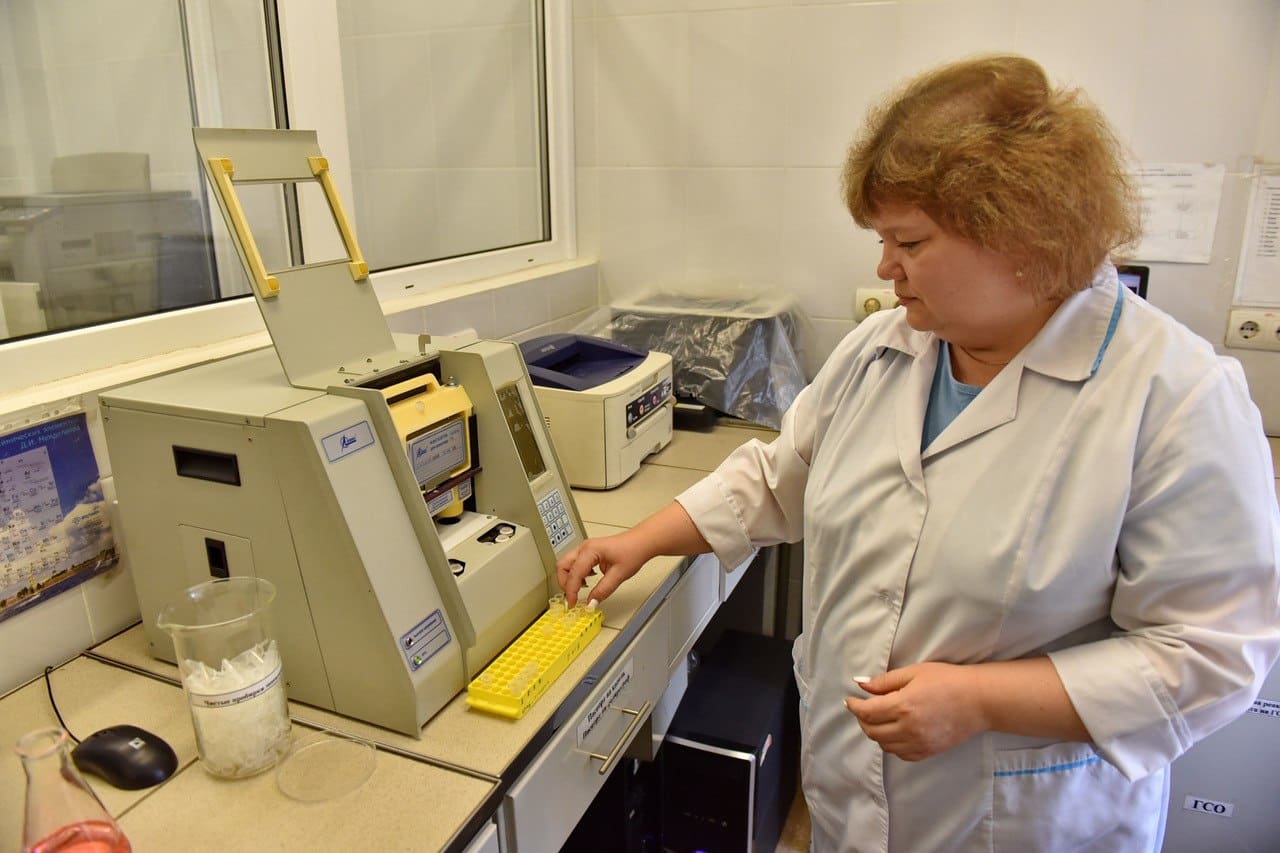 Химлаборатория омской "Тепловой компании" проверяет качество воды по 39 показателям
