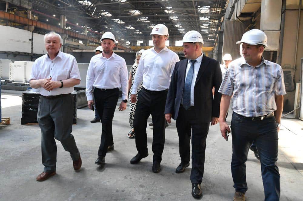 Виталий Хоценко побывал на омском заводе металлоконструкций "Мост"