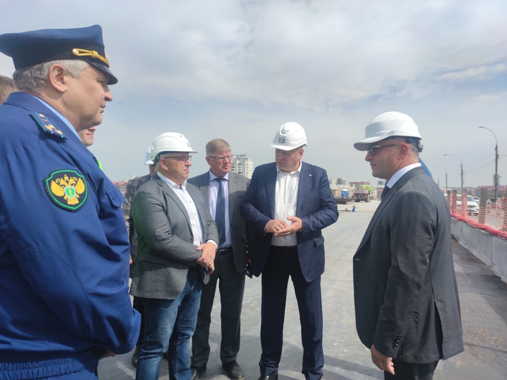 Владимир Корбут отметил медленные темпы строительства на многих омских объектах