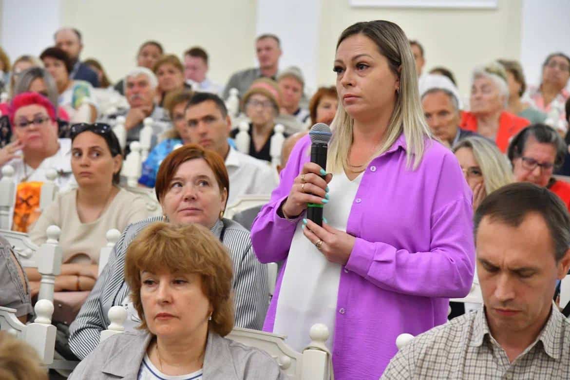 Глава Омской области Виталий Хоценко встретился с жителями Центрального округа