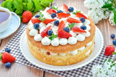 Бисквитный торт с прослойкой безе - Рецепты. Мир кулинарии