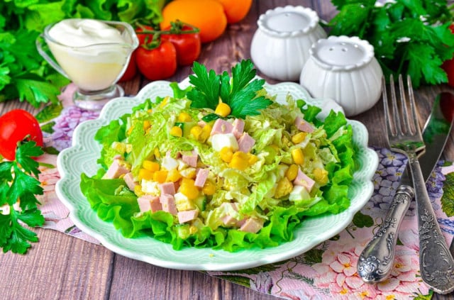 Капустный салат с кукурузой и колбасой – пошаговый рецепт приготовления с фото