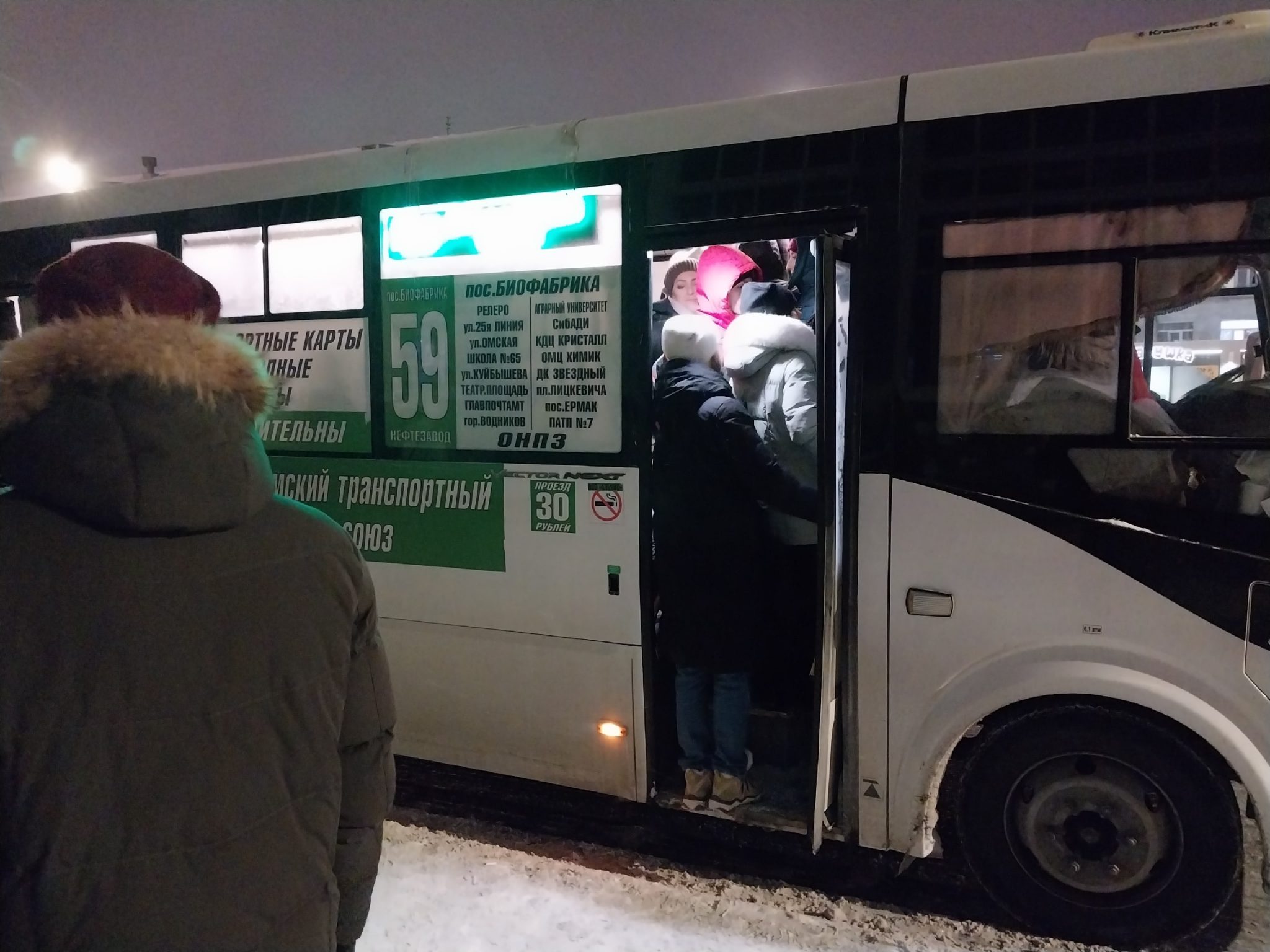 Как в Омске ходят автобусы - мы проследили за ними в час пик