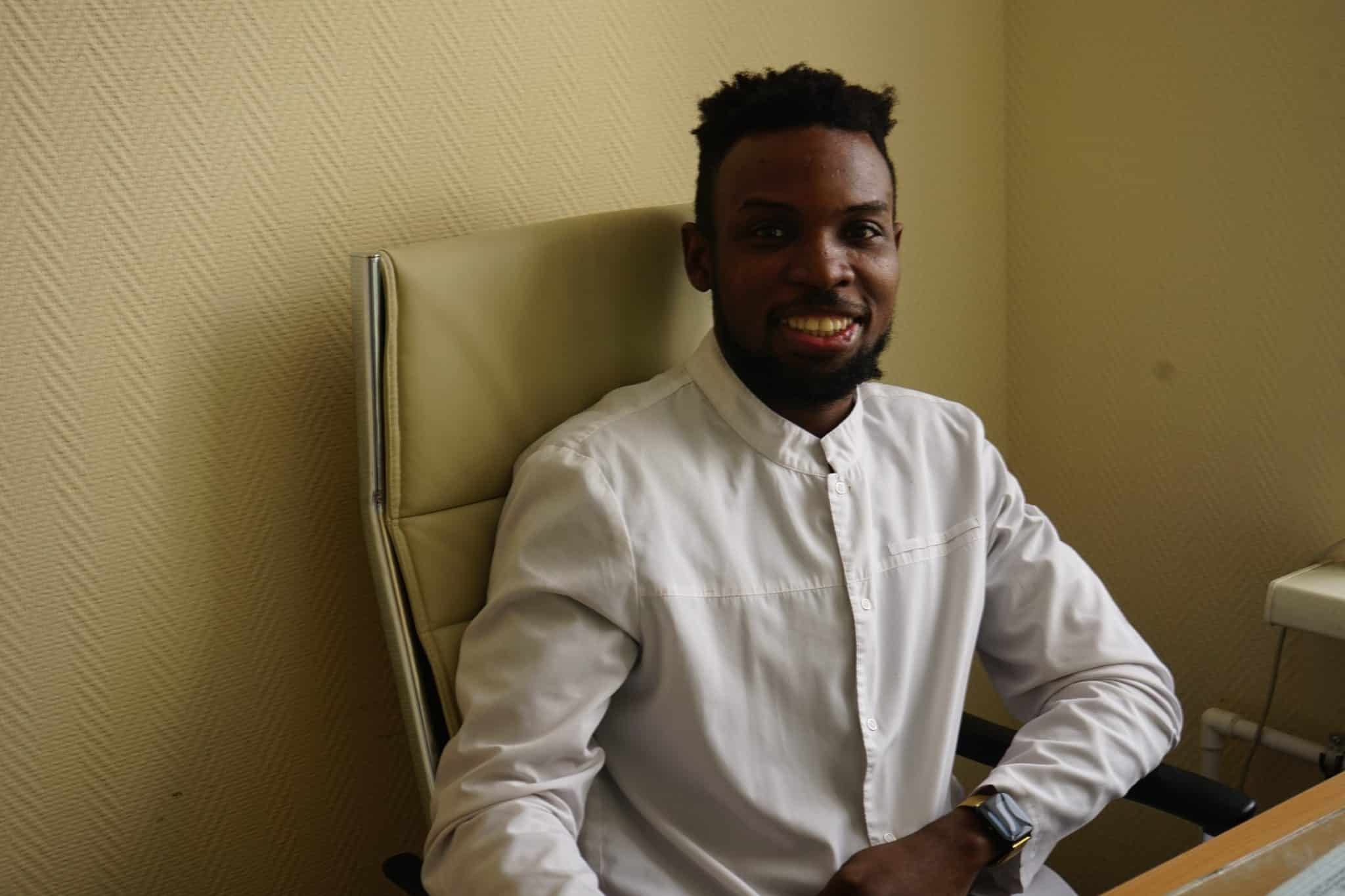 “Откуда ты здесь?”: как нигериец Огенемаро устроился терапевтом в омскую поликлинику