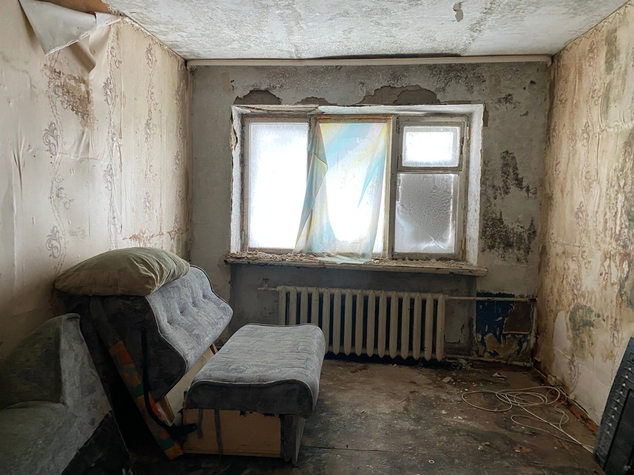 Дом, в котором больше никто не живет - фоторепортаж из аварийной пятиэтажки