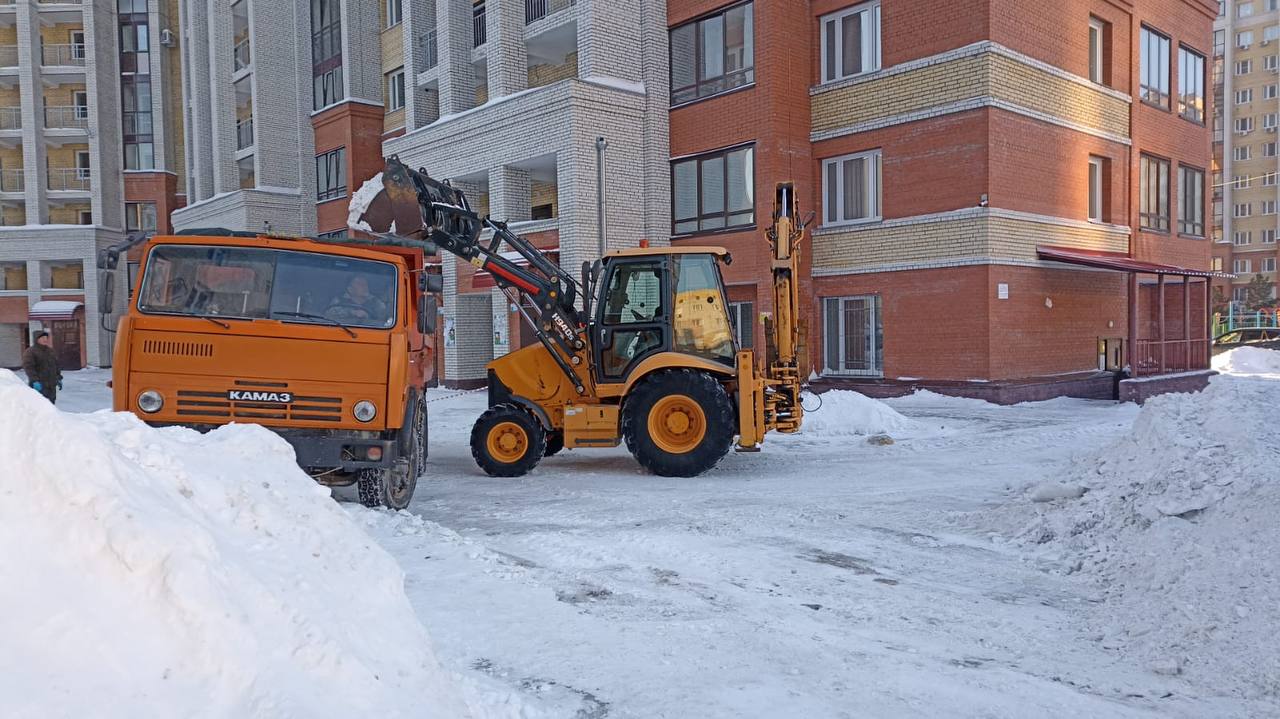 Почему в Омске плохо убирают снег: разбираемся по отчетам мэрии