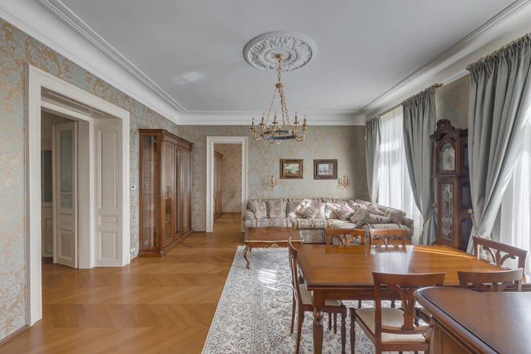 Омский предприниматель выставил на продажу квартиру в Праге за миллион евро