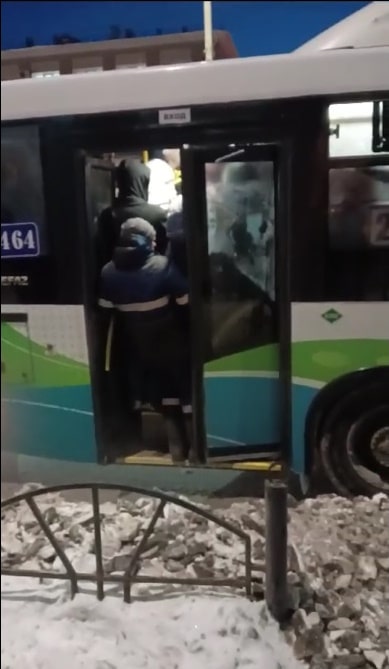 Омичка пожаловалась бывшему мэру на давку в автобусе маршрута №24