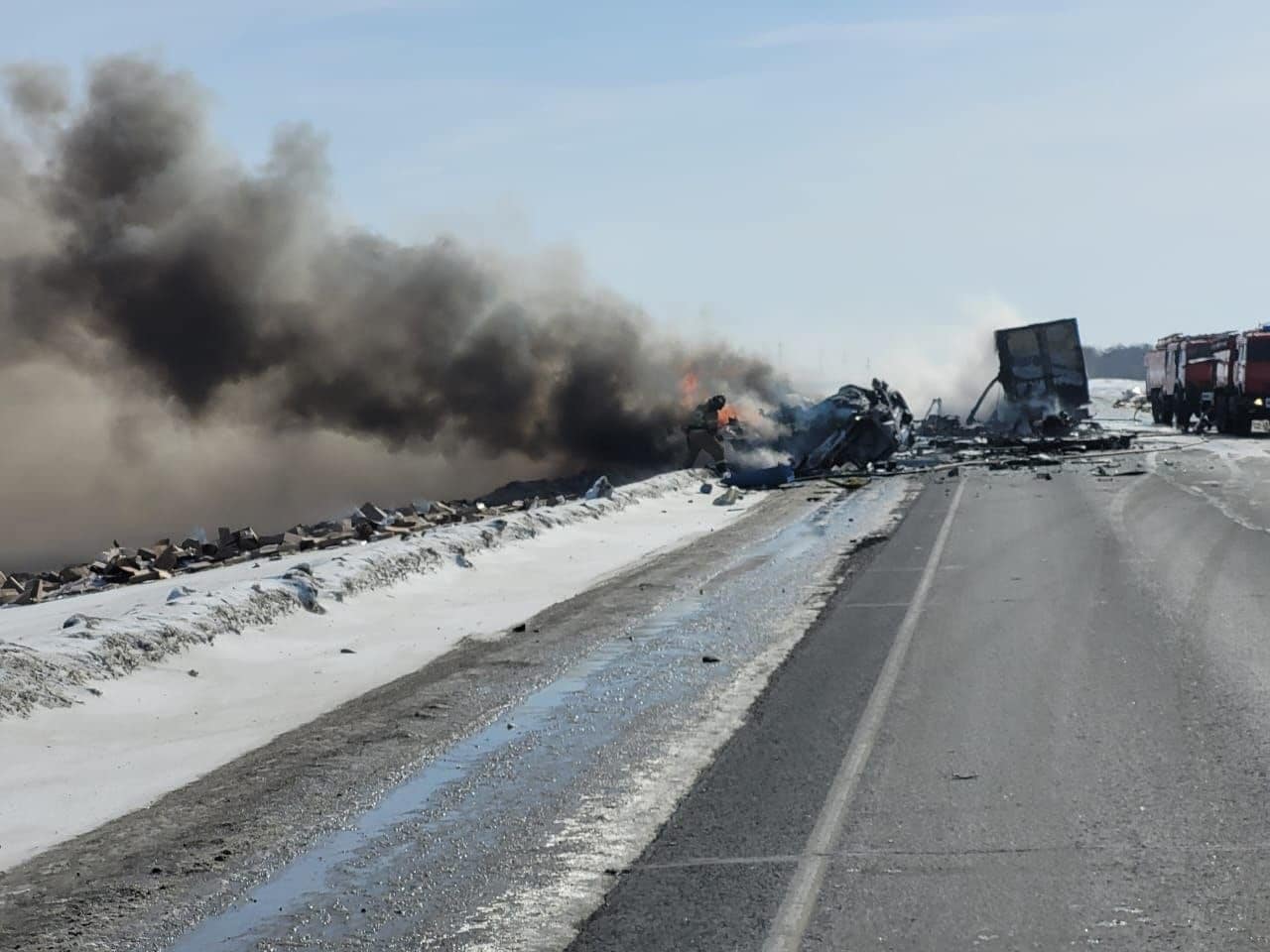 На трассе Тюмень-Омск столкнулись большегрузы и легковушка, погибло 5 человек