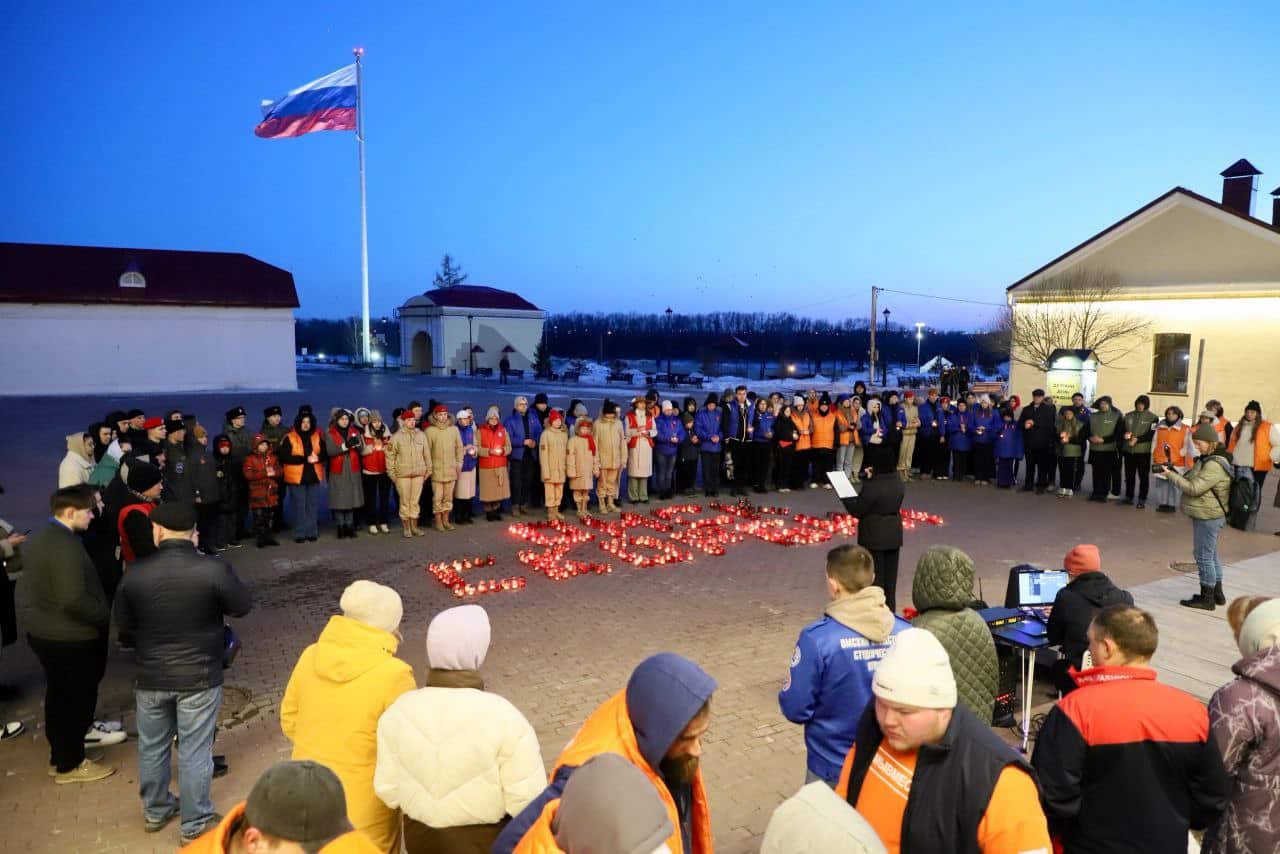 На 9 день после теракта в "Крокусе" омичи почтили память погибших акцией "Свеча памяти"
