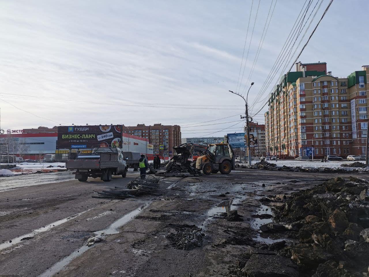 Левый берег Омска "взяли в коробочку": что происходит на перекрёстке, который закрыли на 256 дней