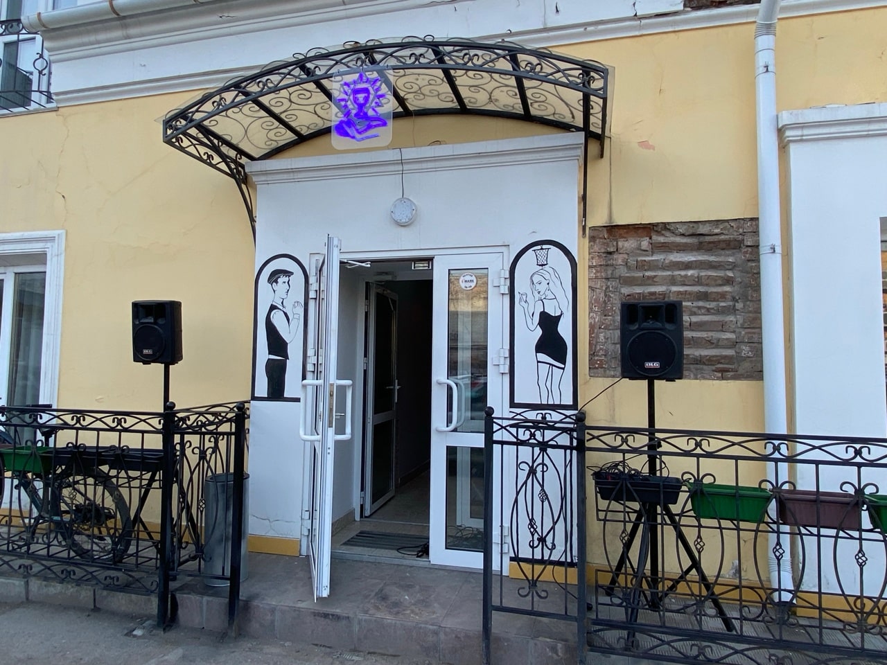 В центре Омска открылась "Рюмочная": делимся впечатлениями