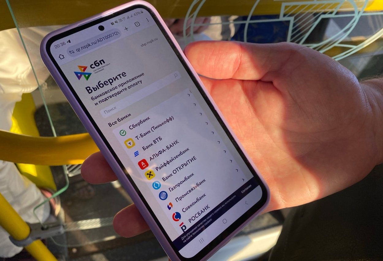 Как оплатить проезд по QR-коду в Омске - мы проверили, как это работает