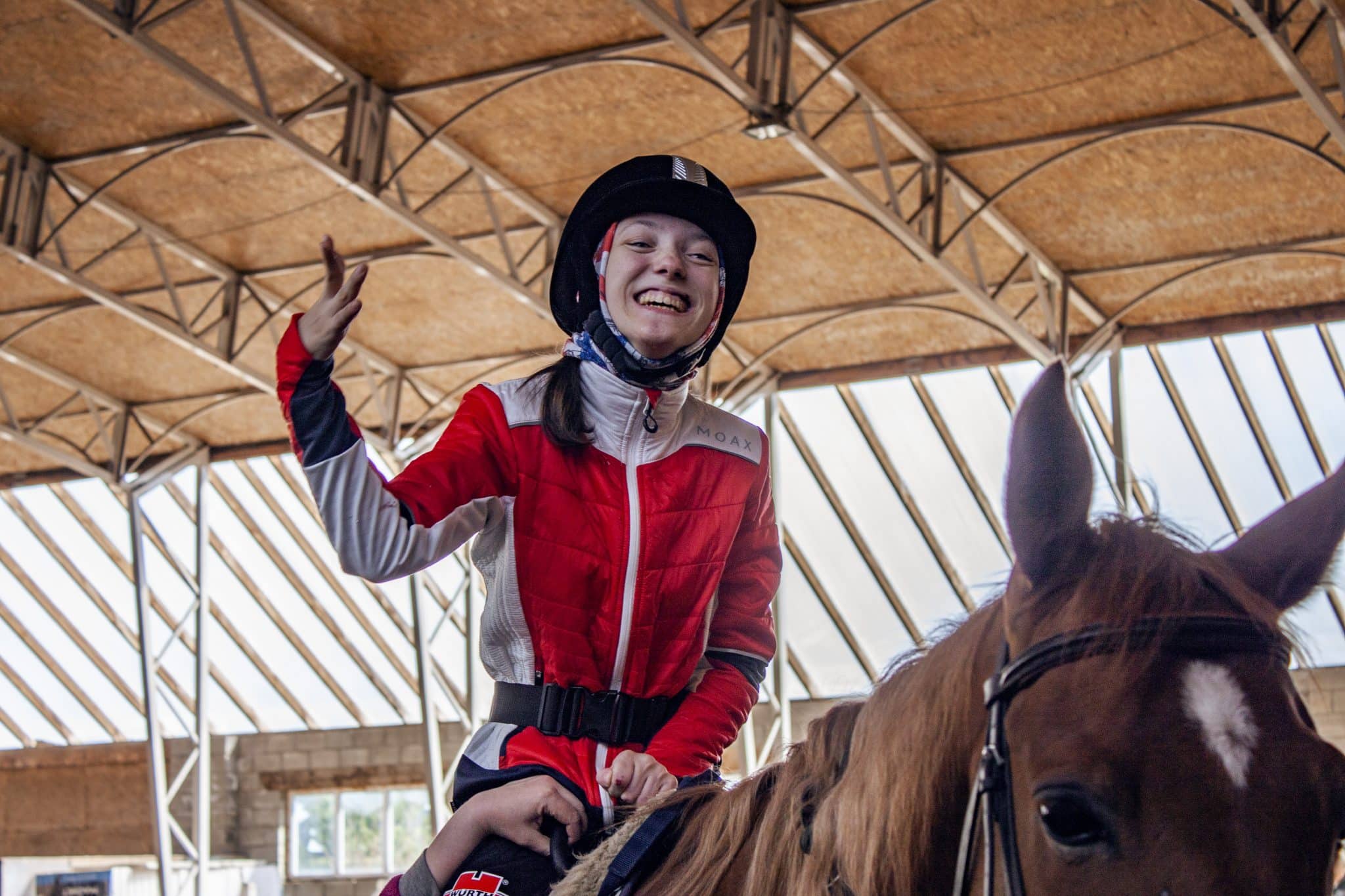 «Лошади изменили ее жизнь»: история Лизы Журавлевой и ее рыжегривого помощника