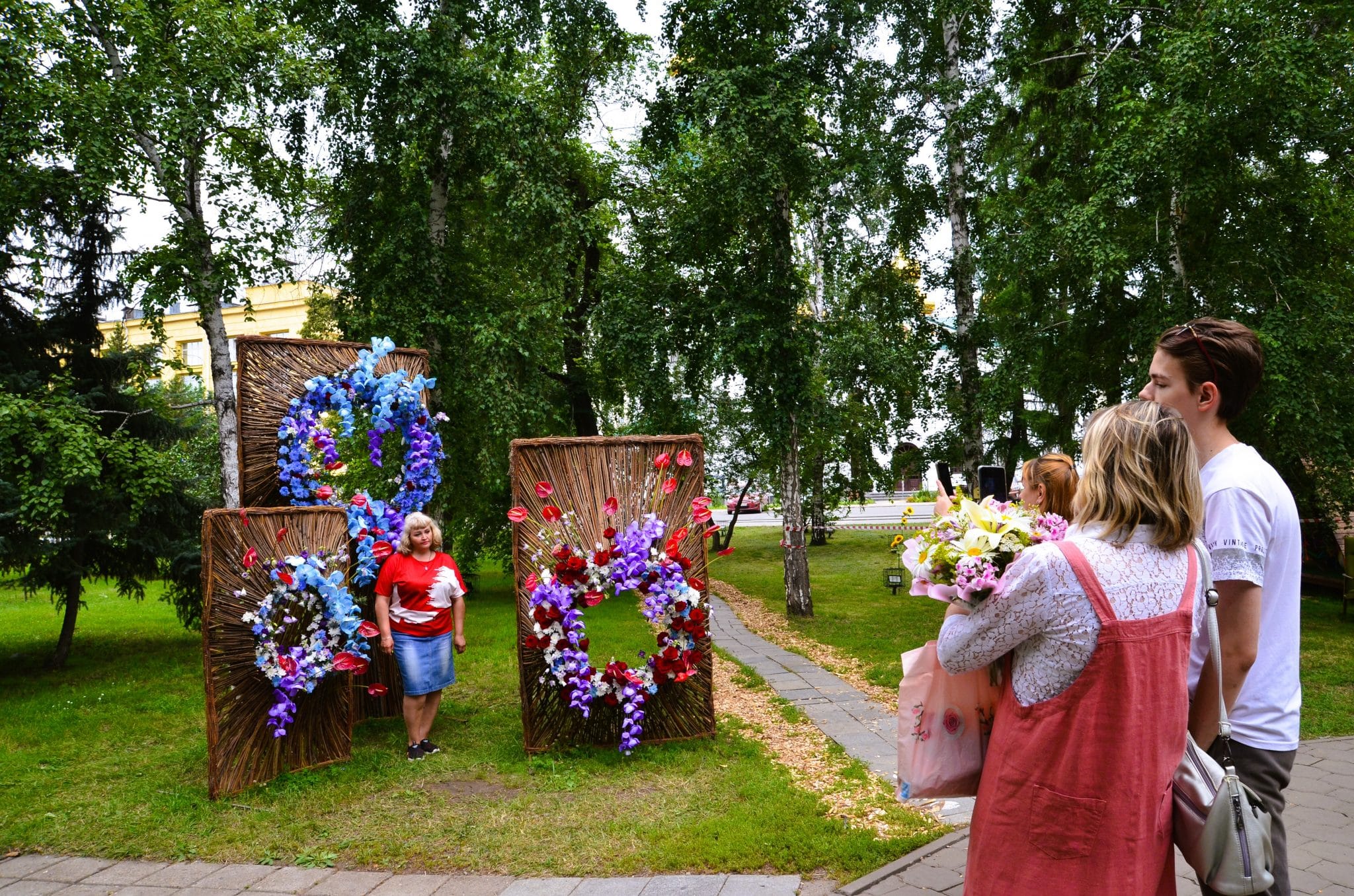 Миром правят цветы: большой фоторепортаж с первого дня «Флоры» в Омске