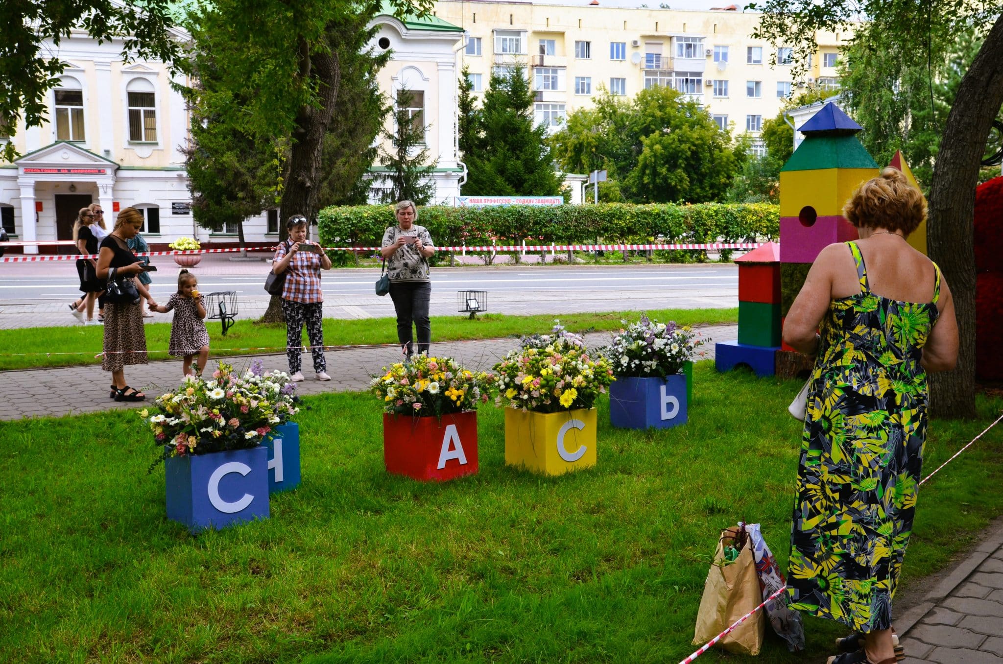 Миром правят цветы: большой фоторепортаж с первого дня «Флоры» в Омске