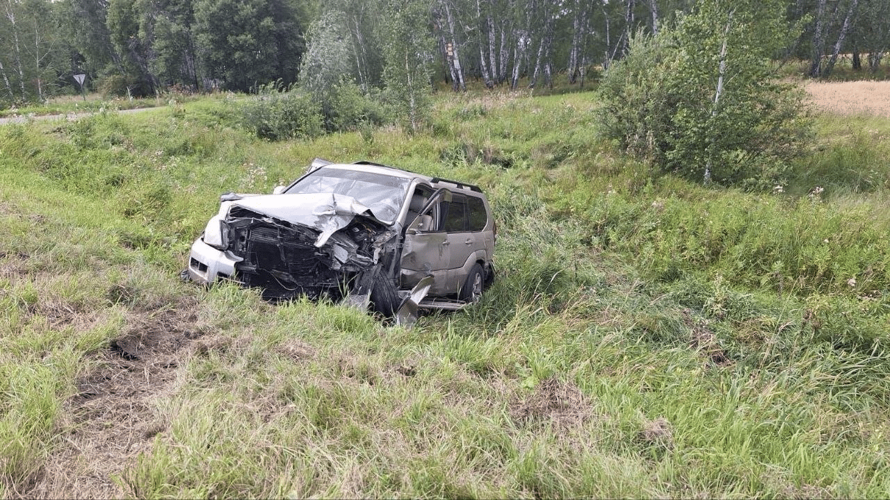 Под Омском случилась авария с тремя автомобилями — есть погибший