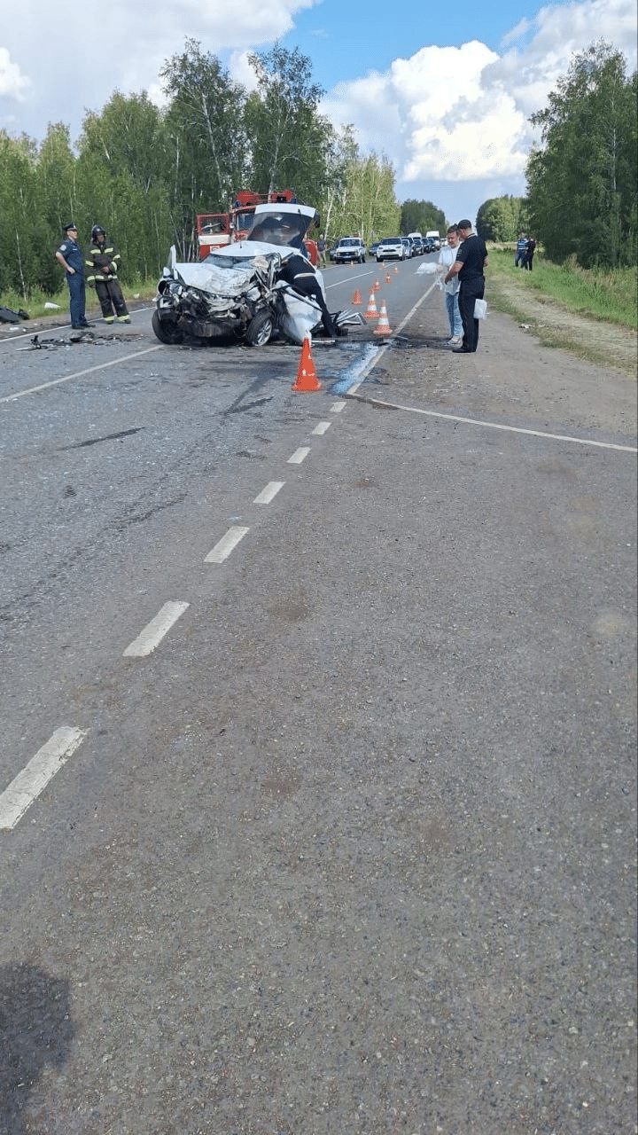 Под Омском случилась авария с тремя автомобилями — есть погибший