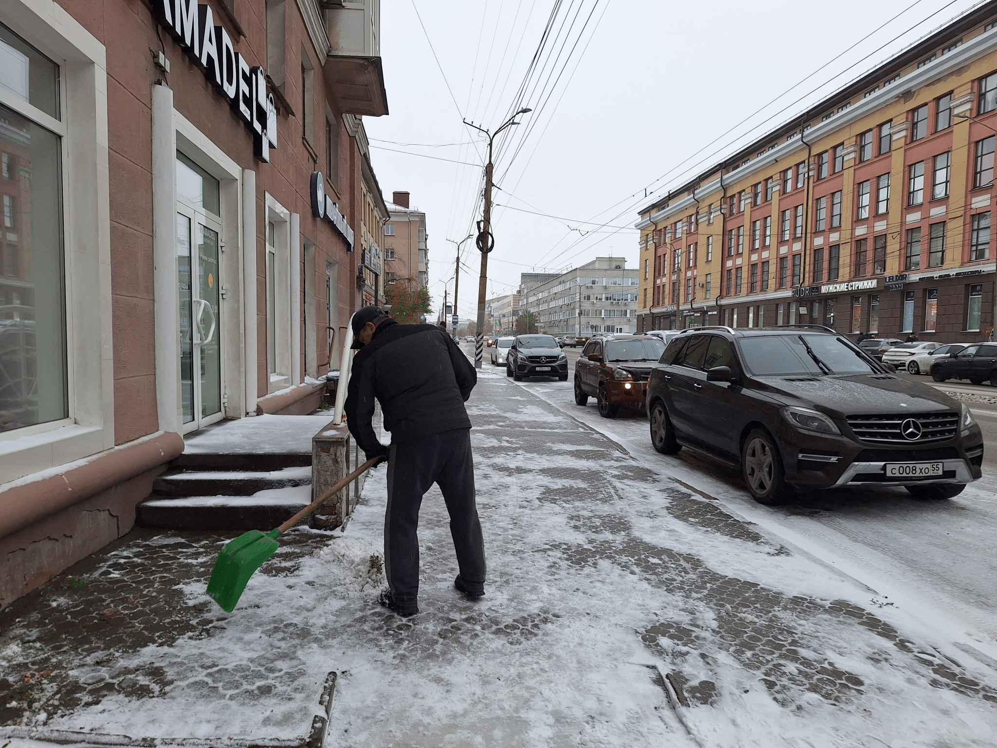 Зима близко: посмотрите, как осенью в Омске выпал первый снег