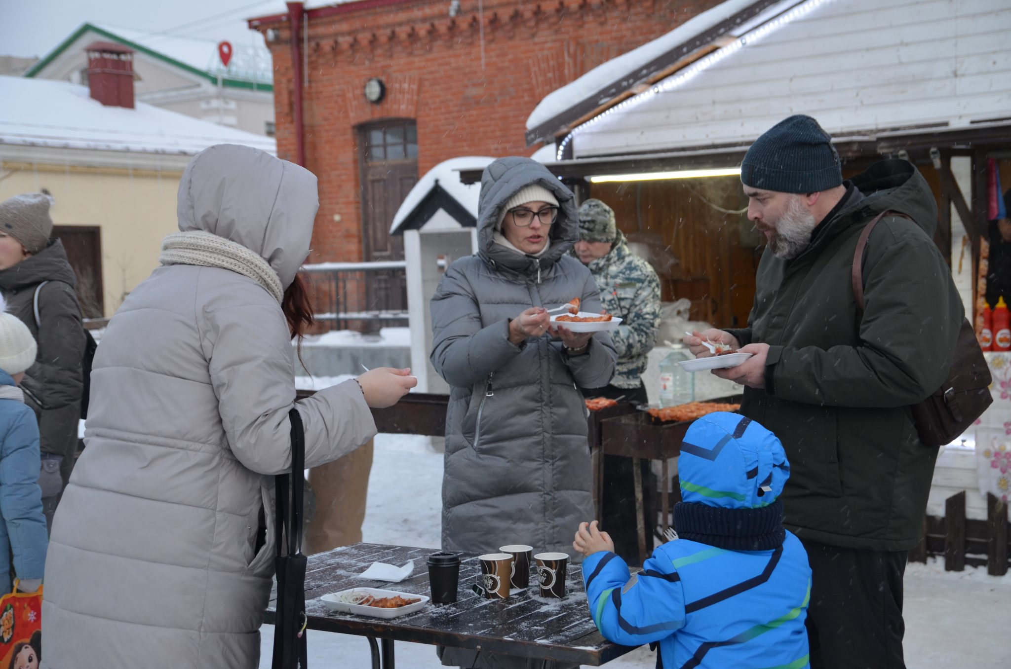 Погружение в сказку: посмотрите, как в Омске открывали главную городскую ёлку