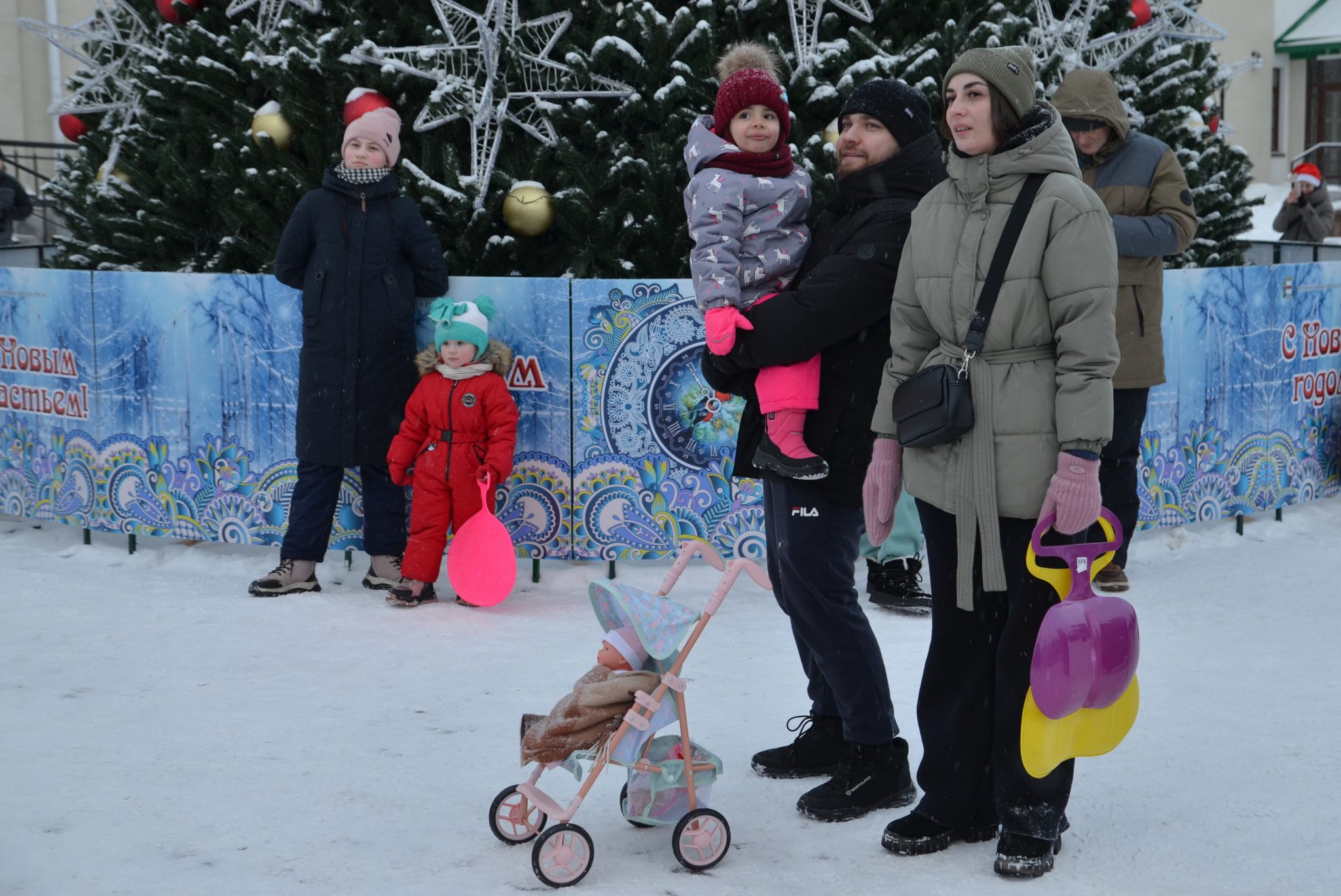 Погружение в сказку: посмотрите, как в Омске открывали главную городскую ёлку