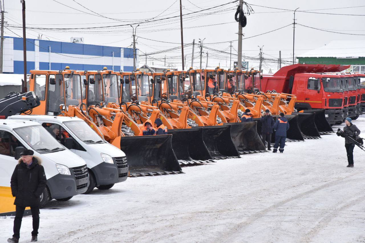 В Омск доставили новую технику для уборки снега