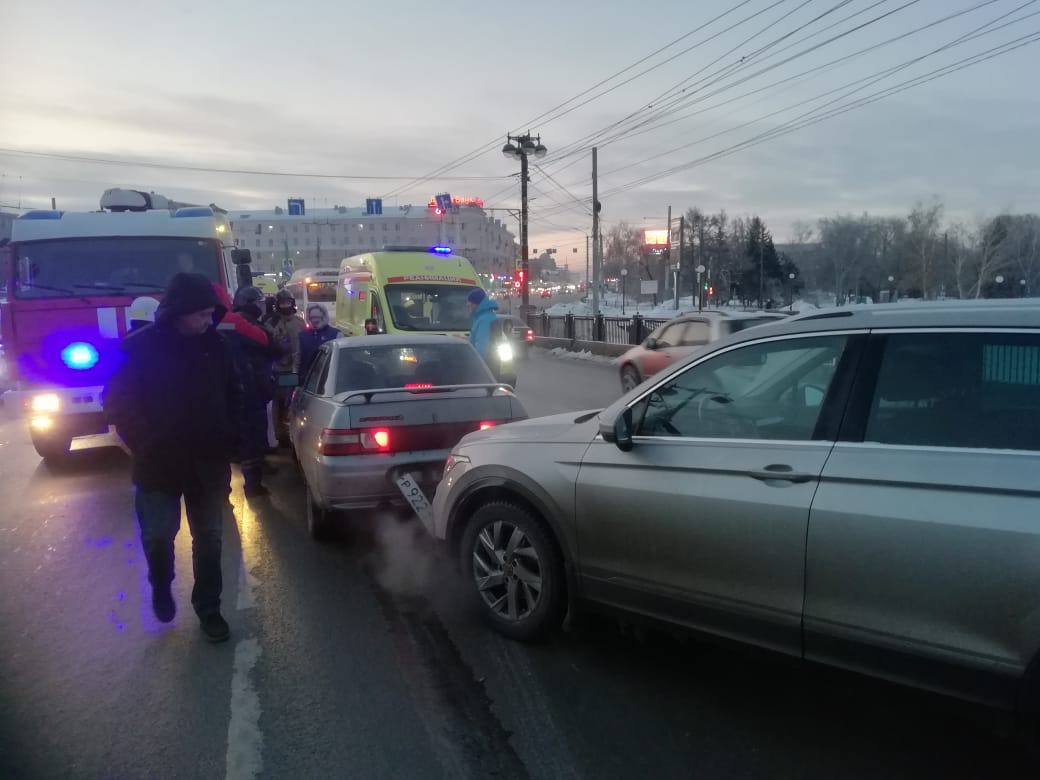 Омский Следком начал проверку по факту ДТП с автобусами на Комсомольском мосту