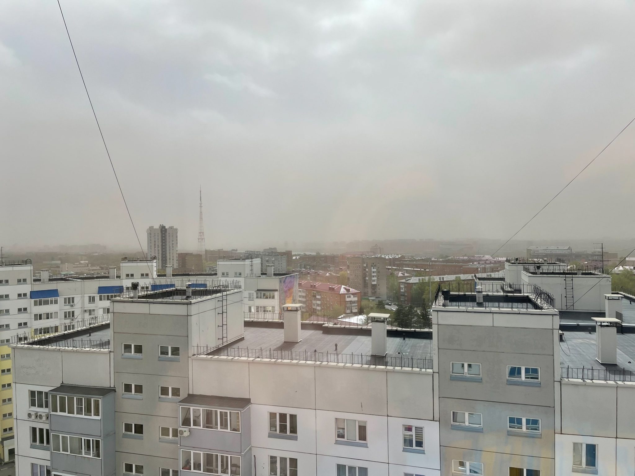 Омск накрыло пыльной бурей - фото и видео