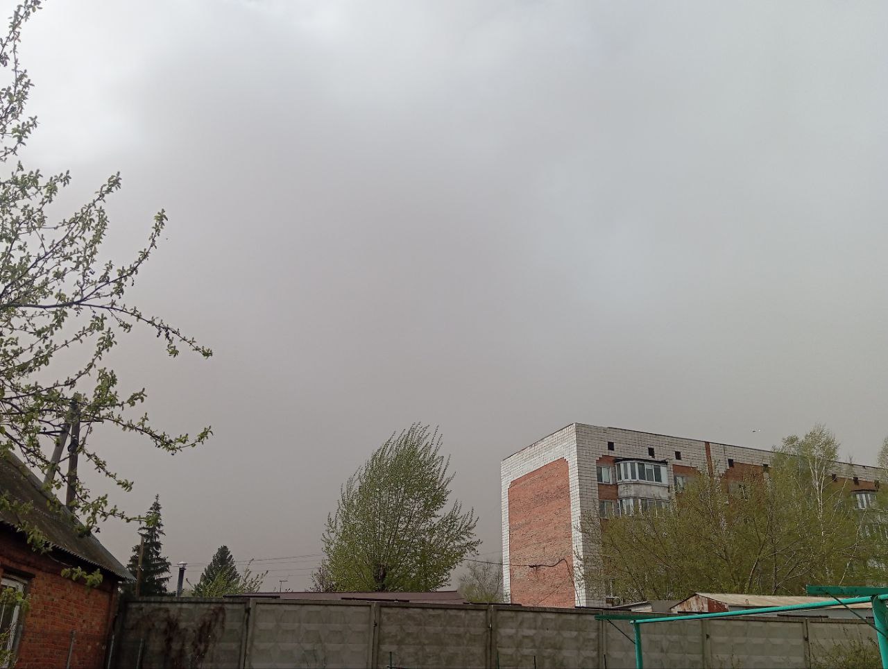 Омск накрыло пыльной бурей - фото и видео
