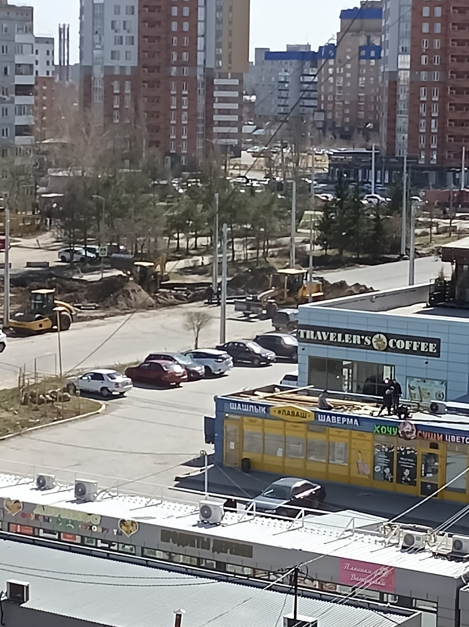 В Омске дорожники раскопали новый асфальт на Архитекторов