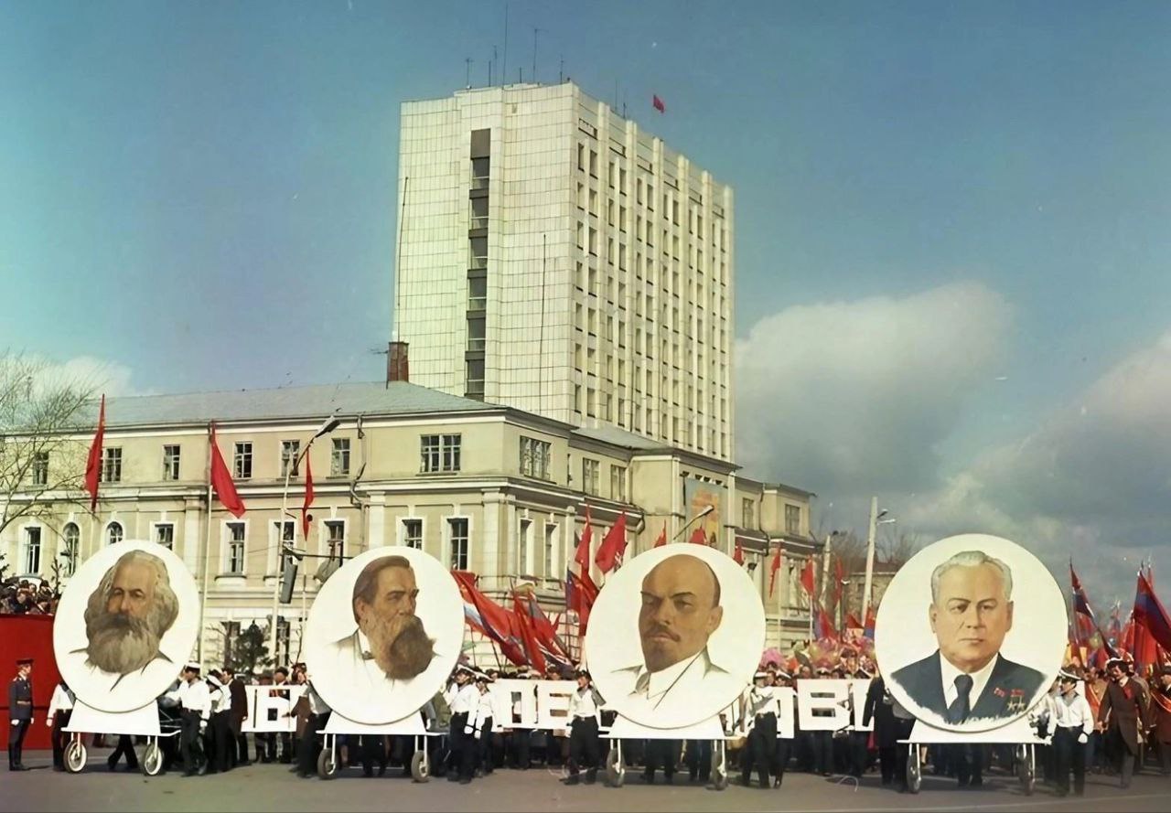 Ностальгия по прошлому: как в Омске отмечали Первомай при Советском Союзе - фото