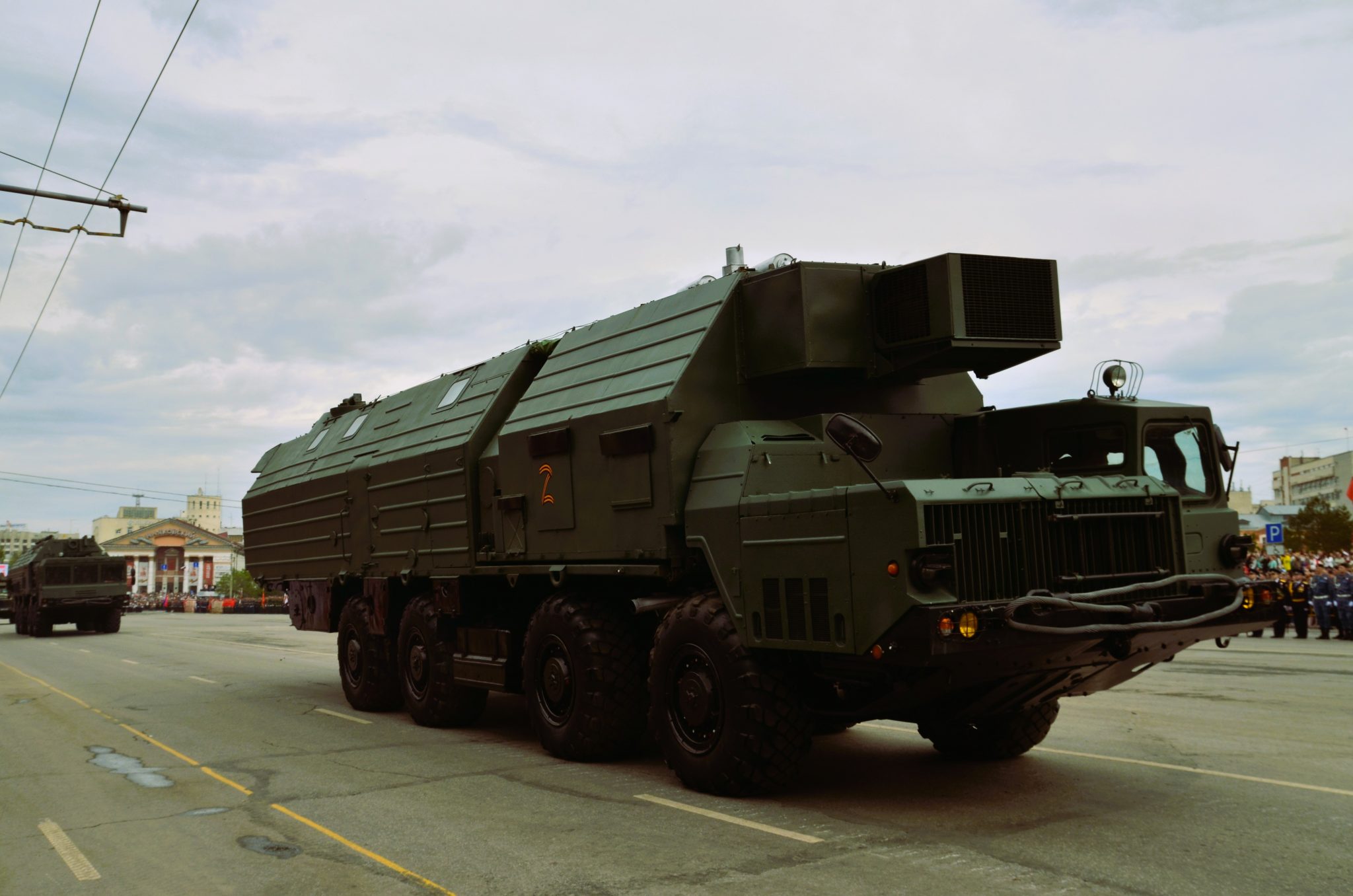Легендарный Т-34 и казаки на лошадях: как в Омске прошёл парад Победы