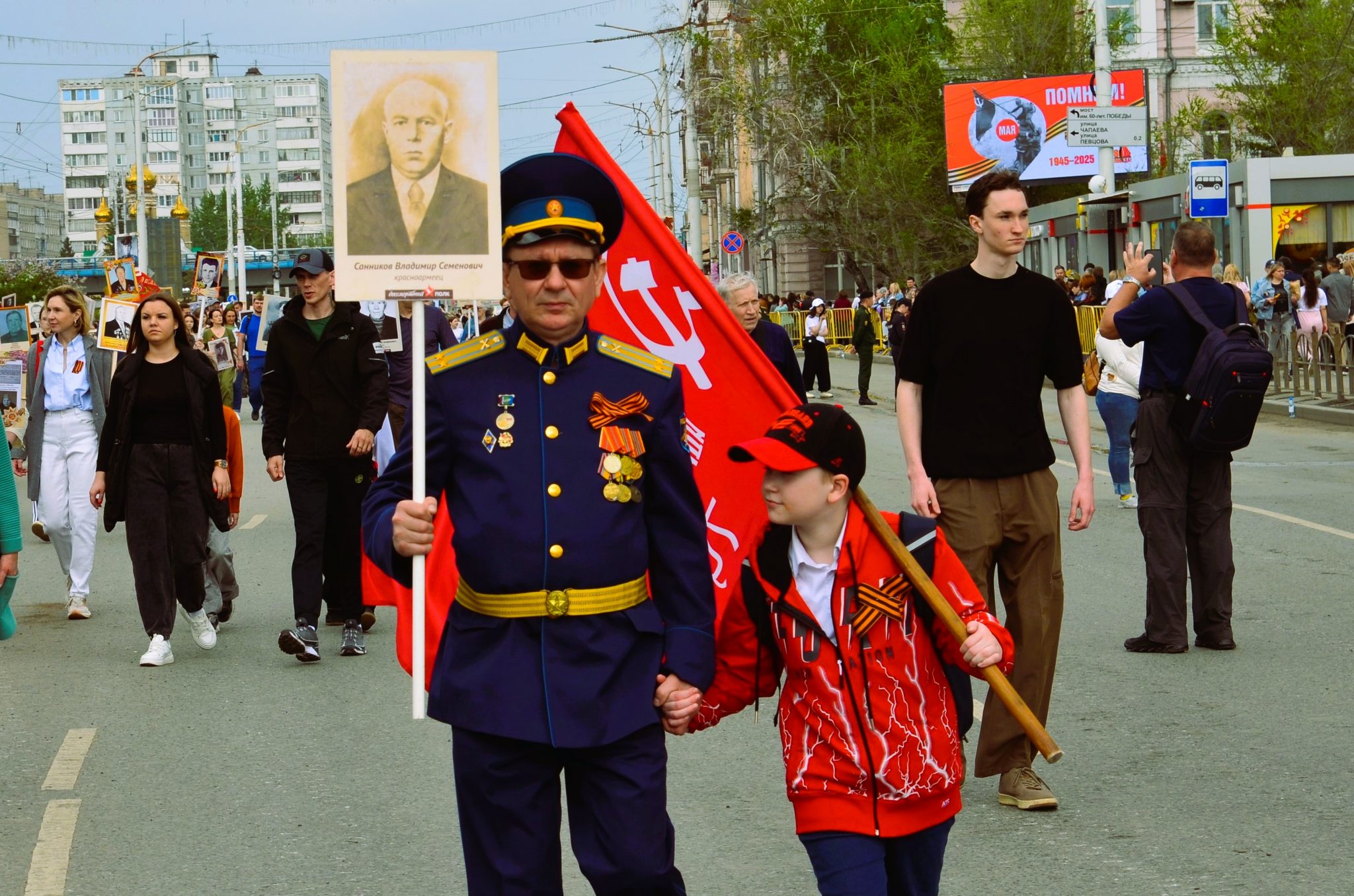 Никто не забыт, ничто не забыто: как в Омске прошёл «Бессмертный полк»
