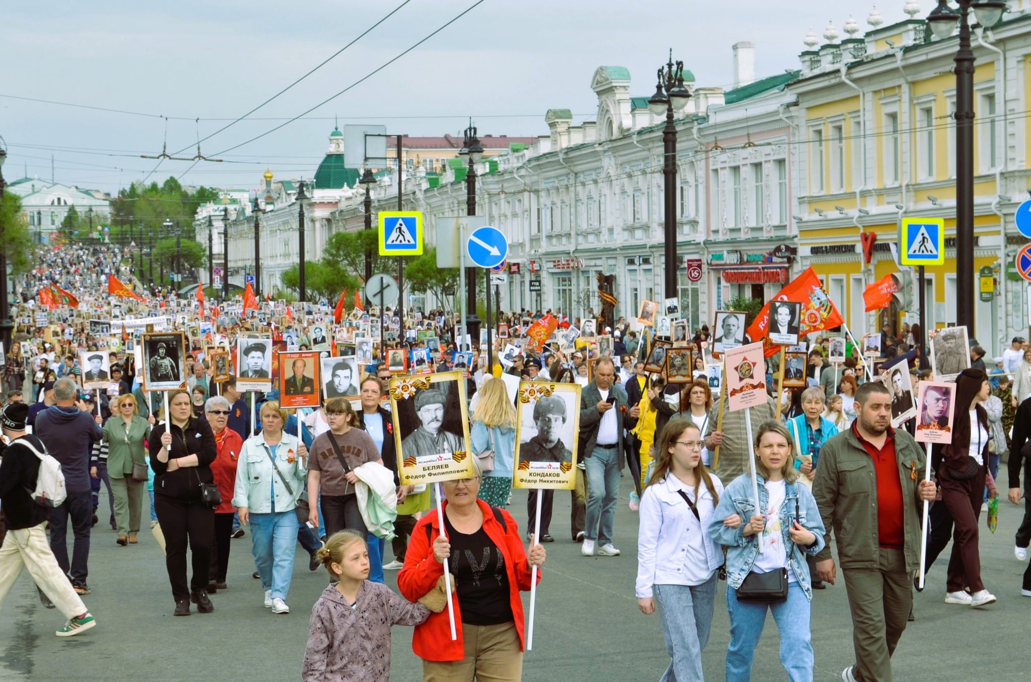 Никто не забыт, ничто не забыто: как в Омске прошёл «Бессмертный полк»