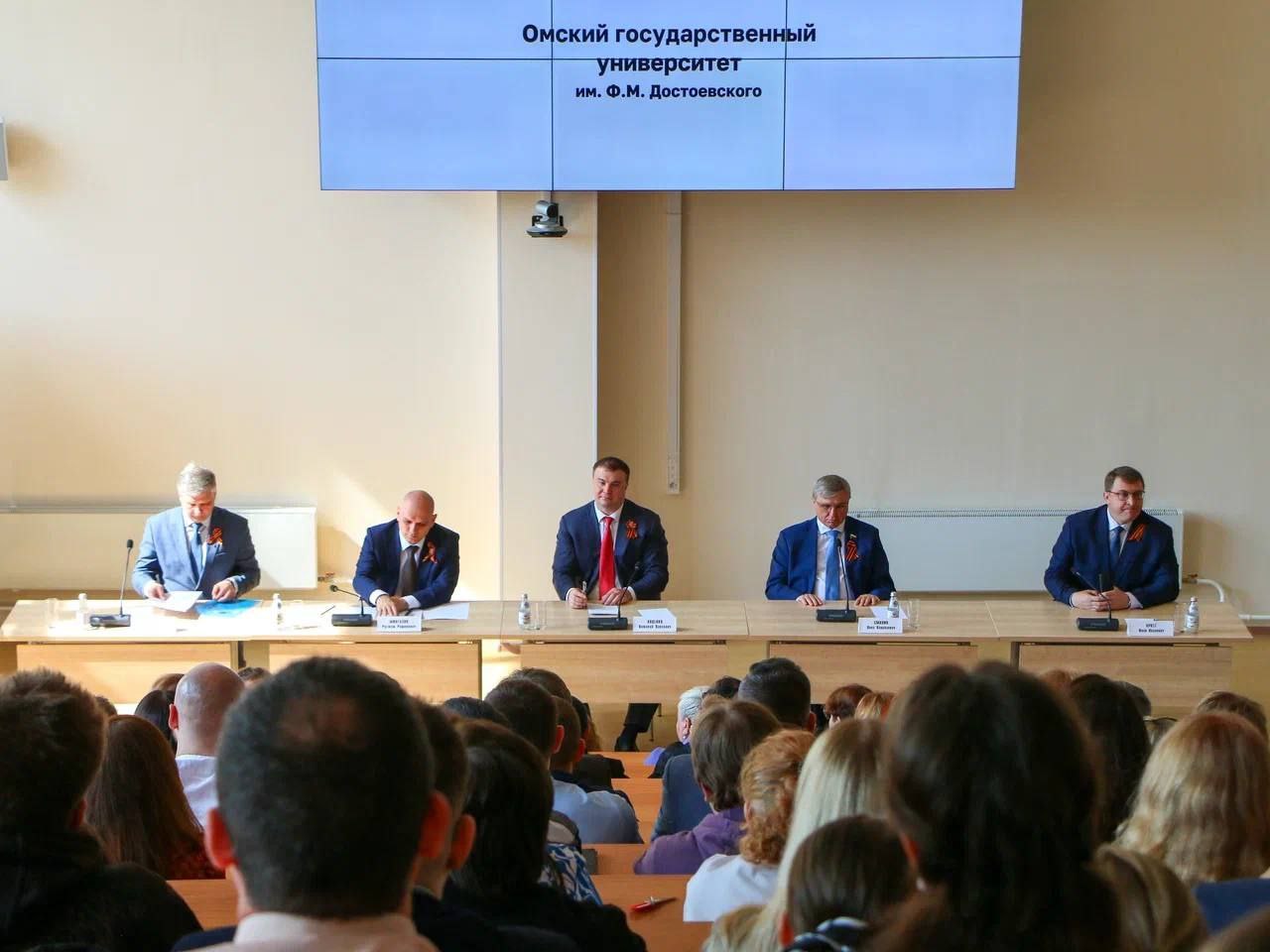 Омский губернатор официально представил нового врио ректора ОмГУ