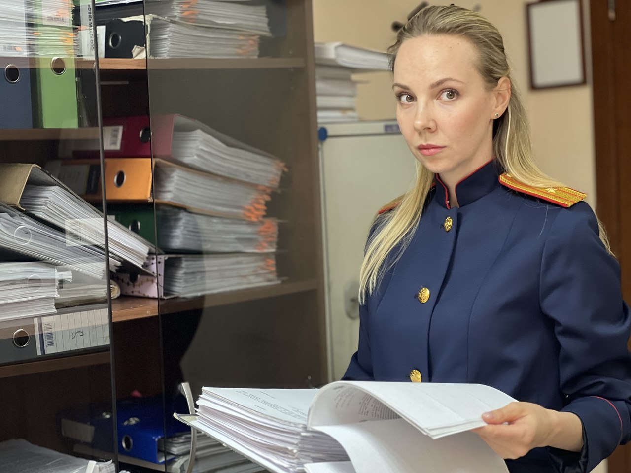 В Омске курьеры-подростки помогли аферистам обмануть 38 пенсионерок на 10 млн