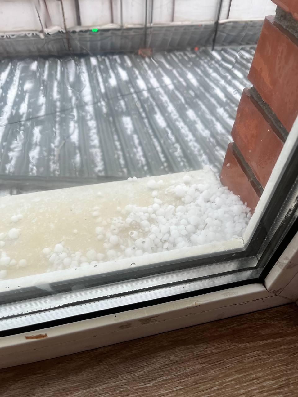 Омск накрыл сильный ливень с градом