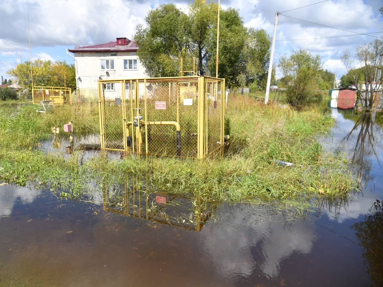 Подтопленцы из Таврического района получат от омских властей по 15 тысяч рублей