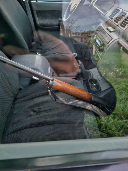 Житель Омской области из ружья расстрелял автомобиль с односельчанином внутри
